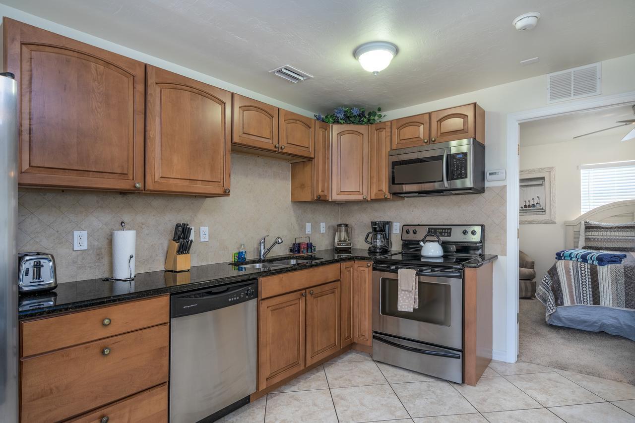 Gulf Breeze Condos Fort Myers Beach Exteriör bild